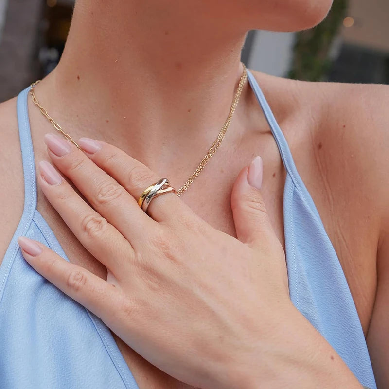 Bague Triple Entrelacée en Acier Inoxydable – Élégance Intemporelle